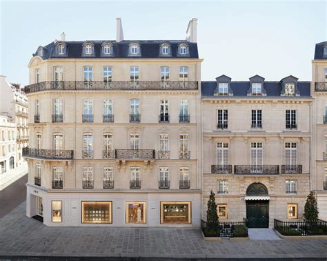 30 avenue montaigne in paris.